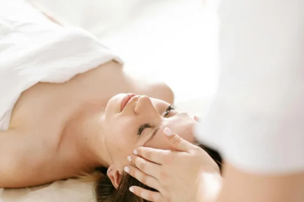 The Therapeutic World of Scalp Massage Near me